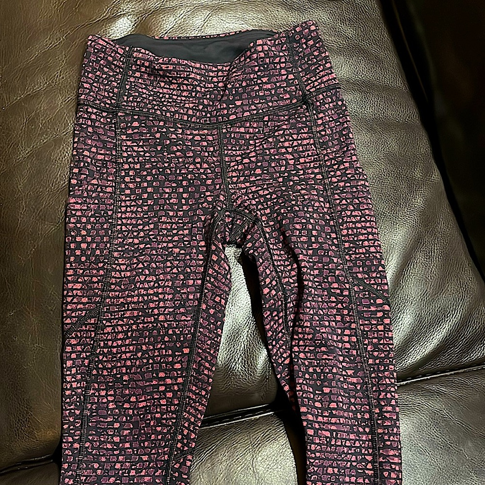 Lululemon size 2 27 in length worn 2X's, Like NEW!